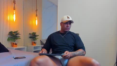 Snapshot of simeone_panda chatting on December 13, 12:39 pm simeone_panda online show from December 13, 12:39 pm
