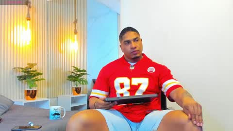 Snapshot of simeone_panda chatting on December 21, 11:55 am simeone_panda online show from December 21, 11:55 am