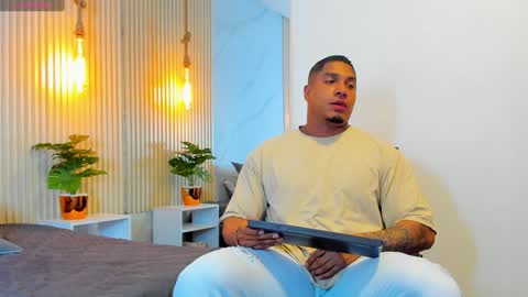 Snapshot of simeone_panda chatting on December 28, 11:52 am simeone_panda online show from December 28, 11:52 am