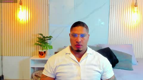 Snapshot of simeone_panda chatting on February 6, 11:54 am simeone_panda online show from February 6, 11:54 am
