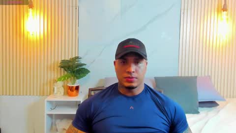Snapshot of simeone_panda chatting on March 12, 11:33 pm simeone_panda online show from March 12, 11:33 pm