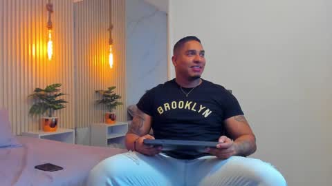Snapshot of simeone_panda chatting on December 9, 1:15 pm simeone_panda online show from December 9, 1:15 pm