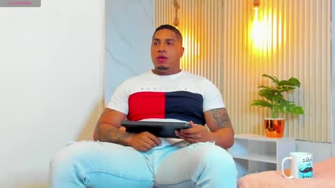 Snapshot of simeone_panda chatting on January 21, 11:51 am simeone_panda online show from January 21, 11:51 am