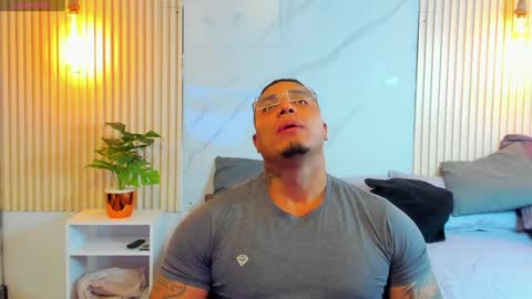 Snapshot of simeone_panda chatting on February 3, 12:03 pm simeone_panda online show from February 3, 12:03 pm