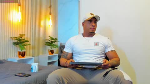 Snapshot of simeone_panda chatting on December 22, 4:06 pm simeone_panda online show from December 22, 4:06 pm