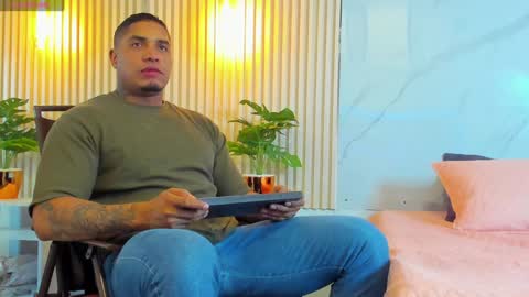 Snapshot of simeone_panda chatting on January 23, 11:48 am simeone_panda online show from January 23, 11:48 am