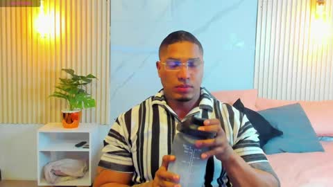 Snapshot of simeone_panda chatting on February 2, 12:35 pm simeone_panda online show from February 2, 12:35 pm