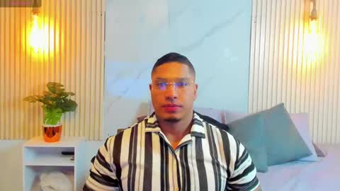 Snapshot of simeone_panda chatting on February 23, 12:32 pm simeone_panda online show from February 23, 12:32 pm