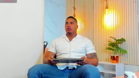Snapshot of simeone_panda chatting on January 20, 11:45 am simeone_panda online show from January 20, 11:45 am