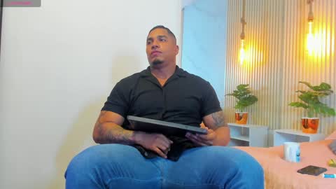 Snapshot of simeone_panda chatting on January 13, 12:13 pm simeone_panda online show from January 13, 12:13 pm