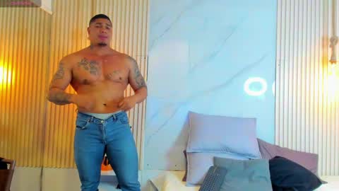 Snapshot of simeone_panda chatting on February 26, 1:52 pm simeone_panda online show from February 26, 1:52 pm