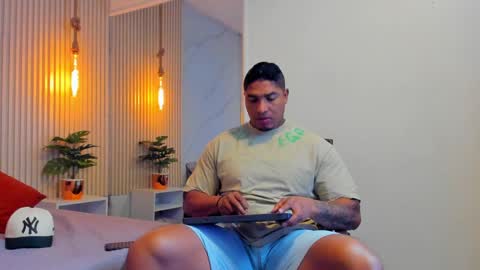 Snapshot of simeone_panda chatting on December 6, 11:11 am simeone_panda online show from December 6, 11:11 am