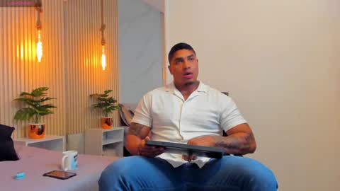 Snapshot of simeone_panda chatting on December 3, 10:59 am simeone_panda online show from December 3, 10:59 am