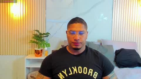 Snapshot of simeone_panda chatting on February 8, 12:28 pm simeone_panda online show from February 8, 12:28 pm