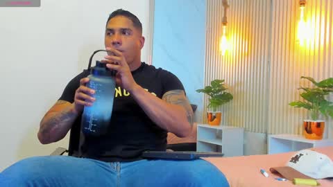 Snapshot of simeone_panda chatting on January 7, 12:05 pm simeone_panda online show from January 7, 12:05 pm