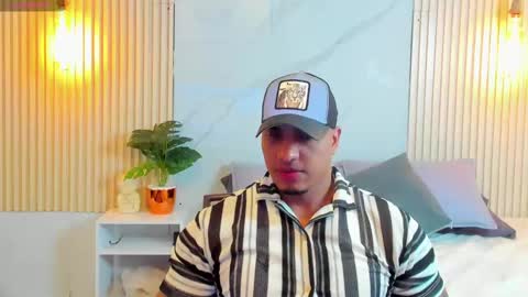 Snapshot of simeone_panda chatting on March 12, 11:53 am simeone_panda online show from March 12, 11:53 am