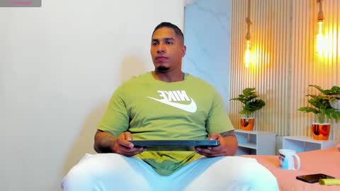 Snapshot of simeone_panda chatting on January 15, 11:53 am simeone_panda online show from January 15, 11:53 am