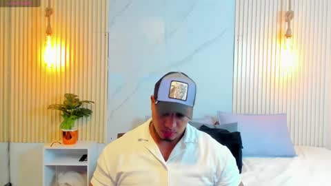 Snapshot of simeone_panda chatting on February 27, 11:41 am simeone_panda online show from February 27, 11:41 am