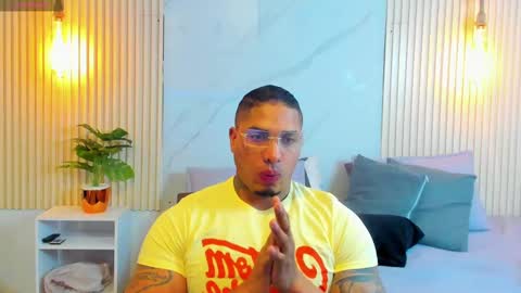 Snapshot of simeone_panda chatting on February 19, 12:11 pm simeone_panda online show from February 19, 12:11 pm