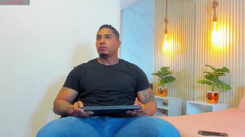 Snapshot of simeone_panda chatting on January 9, 11:58 am simeone_panda online show from January 9, 11:58 am