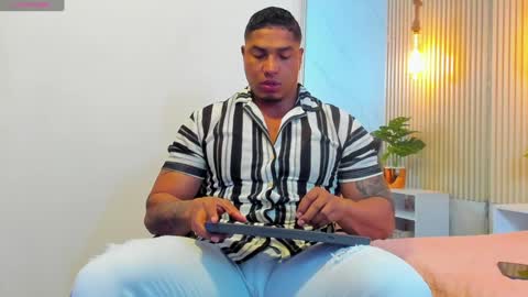 Snapshot of simeone_panda chatting on January 5, 12:42 pm simeone_panda online show from January 5, 12:42 pm