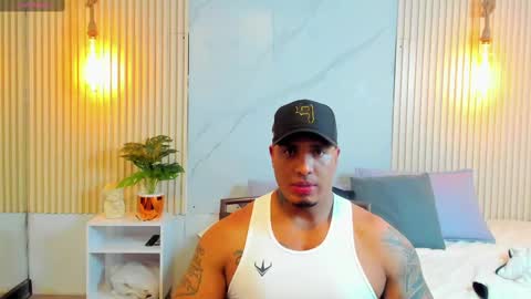 Snapshot of simeone_panda chatting on March 5, 12:38 am simeone_panda online show from March 5, 12:38 am