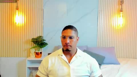 Snapshot of simeone_panda chatting on March 11, 11:55 am simeone_panda online show from March 11, 11:55 am