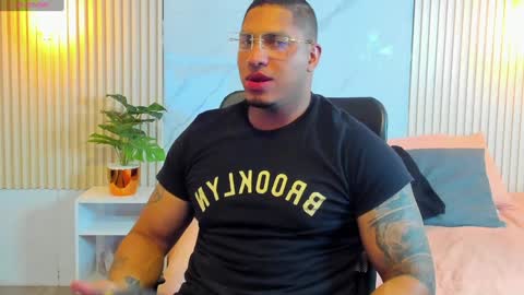 Snapshot of simeone_panda chatting on January 26, 12:33 pm simeone_panda online show from January 26, 12:33 pm