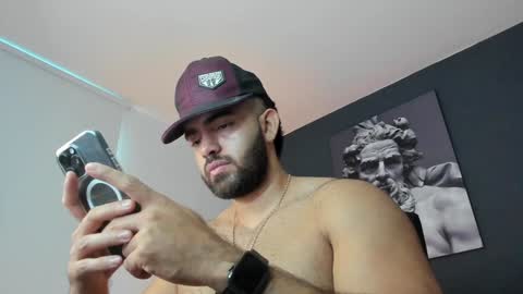 Snapshot of simon_leon01 chatting on January 13, 10:13 pm simon_leon01 online show from January 13, 10:13 pm