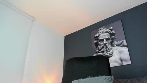 Snapshot of simon_leon01 chatting on December 14, 11:18 am simon_leon01 online show from December 14, 11:18 am