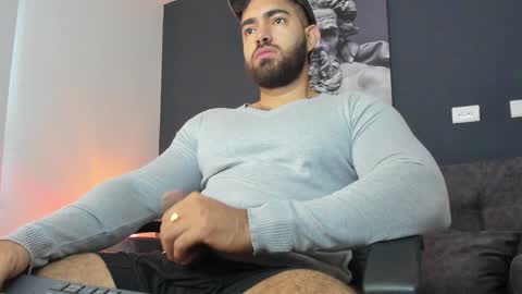 Snapshot of simon_leon01 chatting on December 5, 11:38 am simon_leon01 online show from December 5, 11:38 am