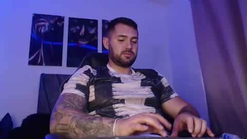 Snapshot of simonbeck chatting on January 17, 9:54 pm Simon online show from January 17, 9:54 pm