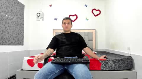 Snapshot of simonkeler chatting on October 5, 11:14 am SIMON KELER online show from October 5, 11:14 am