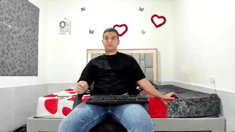 Snapshot of simonkeler chatting on October 4, 11:04 am SIMON KELER online show from October 4, 11:04 am