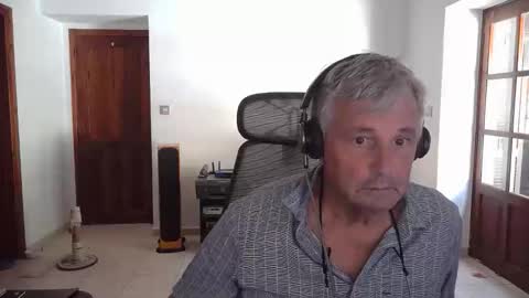 Snapshot of simonthenudist chatting on October 7, 10:41 am Simon online show from October 7, 10:41 am