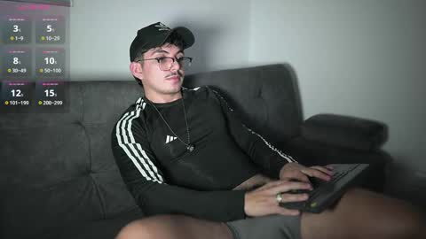 Snapshot of simoon_01 chatting on October 3, 5:12 am SIMOON online show from October 3, 5:12 am