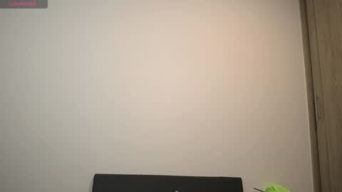 Snapshot of simoon_01 chatting on February 3, 2:58 am SIMOON online show from February 3, 2:58 am