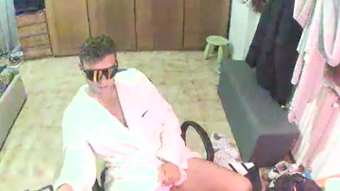 Snapshot of sinvi1915 chatting on October 15, 8:27 pm sinvi1915 online show from October 15, 8:27 pm