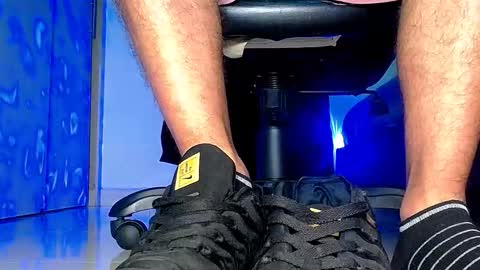 Snapshot of sir_kev66 chatting on October 18, 12:59 am only foot worshipers here online show from October 18, 12:59 am