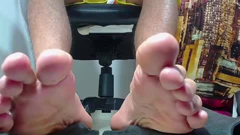 Snapshot of sir_kev66 chatting on February 16, 7:27 pm only foot worshipers here online show from February 16, 7:27 pm