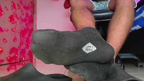 Snapshot of sir_kev66 chatting on November 1, 3:10 am only foot worshipers here online show from November 1, 3:10 am