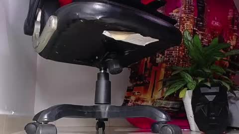 Snapshot of sir_kev66 chatting on December 27, 6:20 pm only foot worshipers here online show from December 27, 6:20 pm