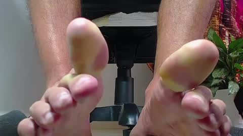 Snapshot of sir_kev66 chatting on December 20, 7:07 pm only foot worshipers here online show from December 20, 7:07 pm