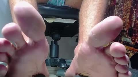 Snapshot of sir_kev66 chatting on February 22, 6:59 pm only foot worshipers here online show from February 22, 6:59 pm