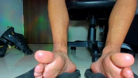 only foot                         worshipers here online show from April 27, 5:59 am