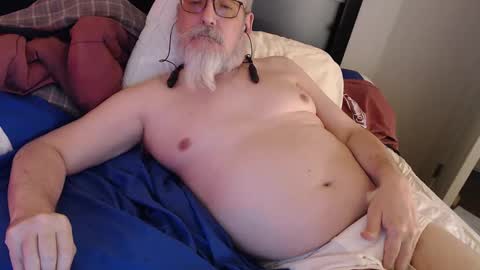 Snapshot of sirbeercan chatting on December 27, 12:01 pm sir beer can the friendly hermit online show from December 27, 12:01 pm