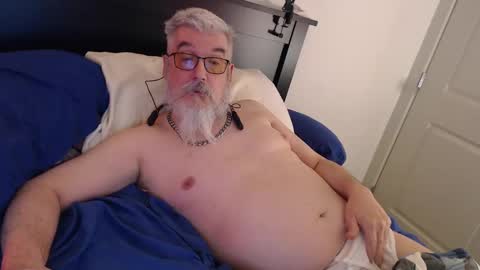 Snapshot of sirbeercan chatting on February 3, 7:40 am sir beer can the friendly hermit online show from February 3, 7:40 am