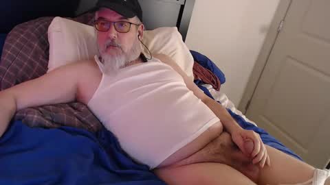 Snapshot of sirbeercan chatting on December 12, 7:08 am sir beer can the friendly hermit online show from December 12, 7:08 am