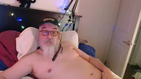 Snapshot of sirbeercan chatting on February 24, 7:44 am sir beer can the friendly hermit online show from February 24, 7:44 am