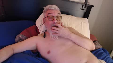 Snapshot of sirbeercan chatting on December 19, 4:13 am sir beer can the friendly hermit online show from December 19, 4:13 am
